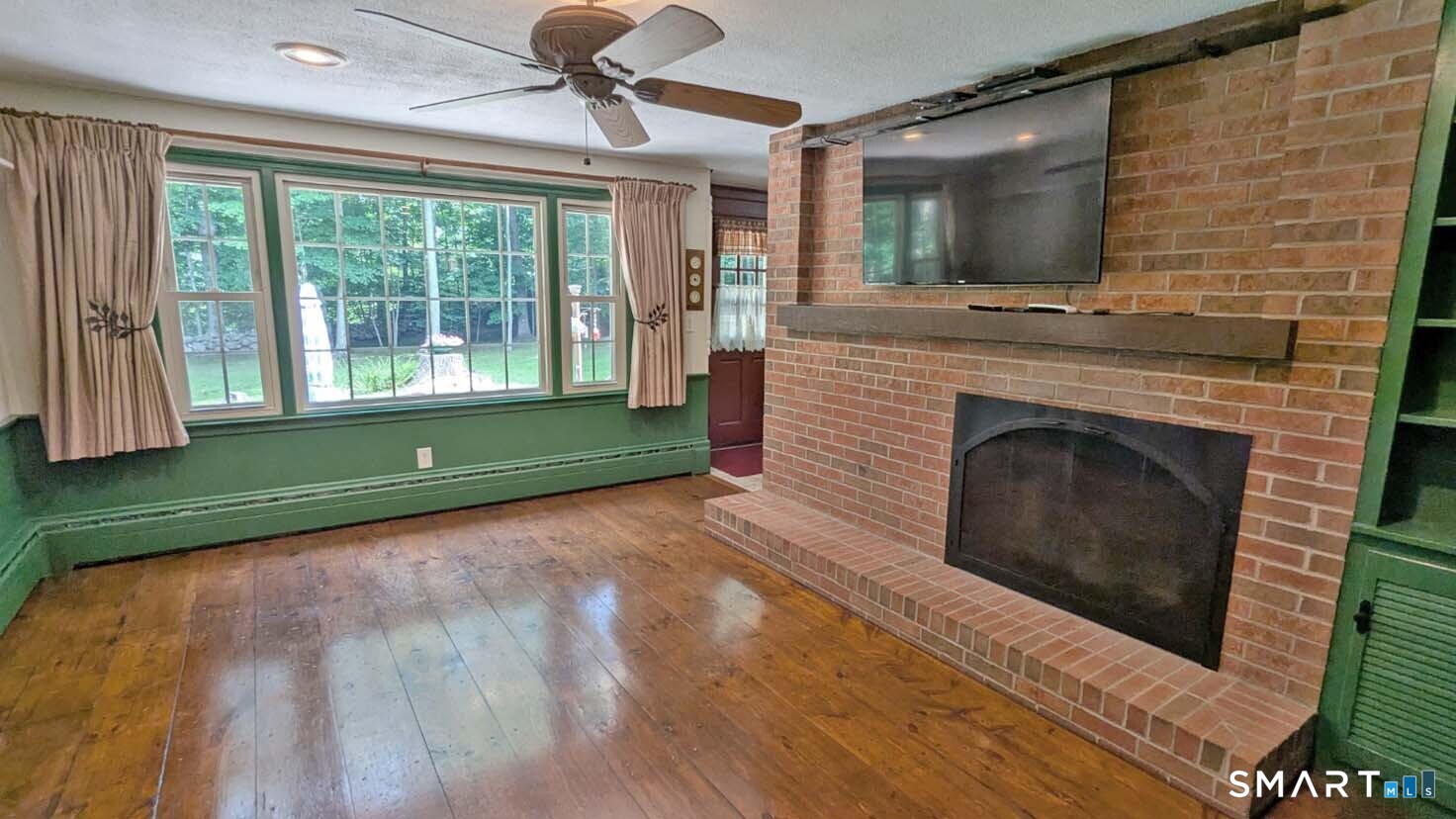 25-1/2 Edgerton Street East Hampton CT 06424