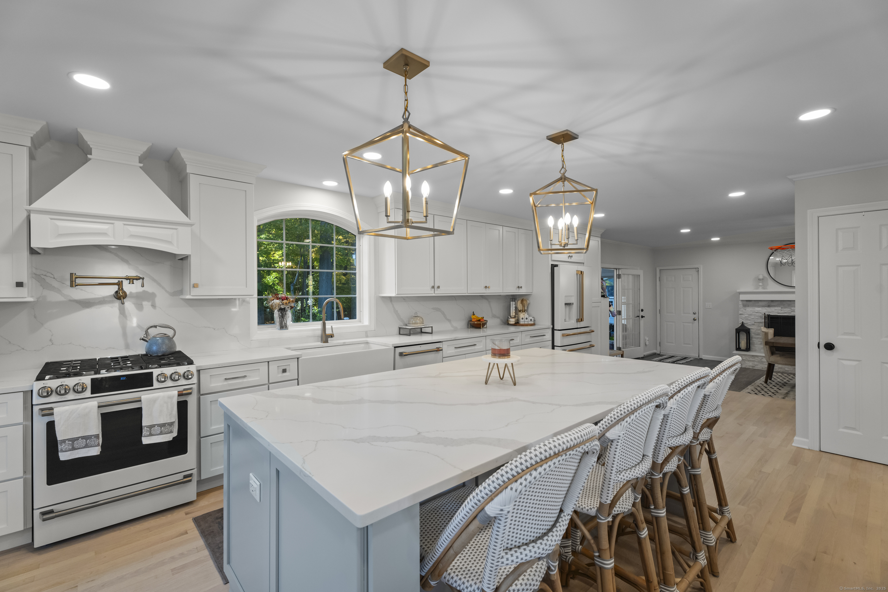 49 Riverside Drive Branford CT 06405