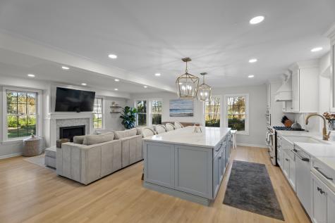 49 Riverside Drive Branford CT 06405