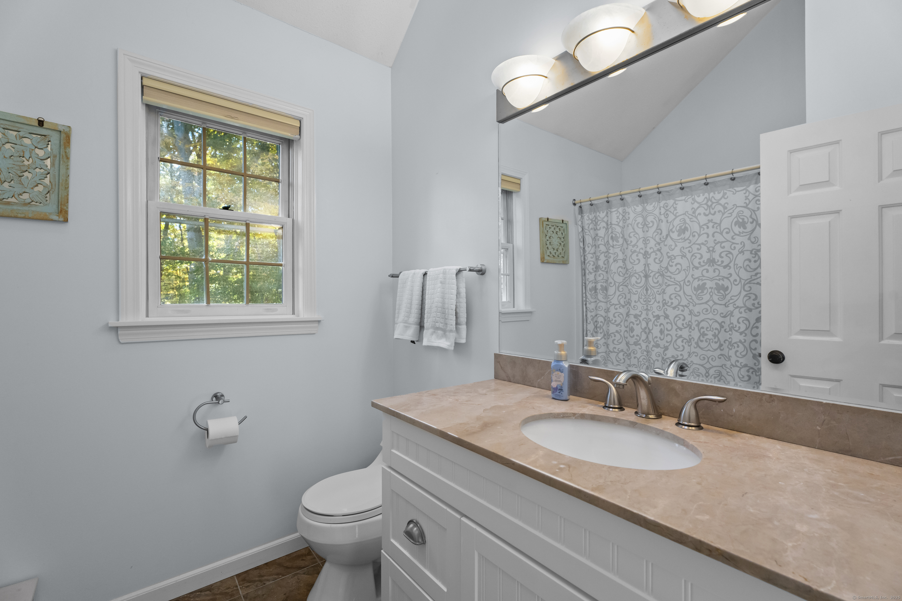 49 Riverside Drive Branford CT 06405