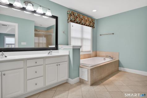 5 Fenwick Drive Avon CT 06001