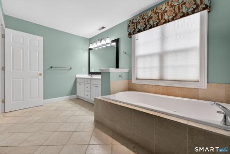 5 Fenwick Drive Avon CT 06001