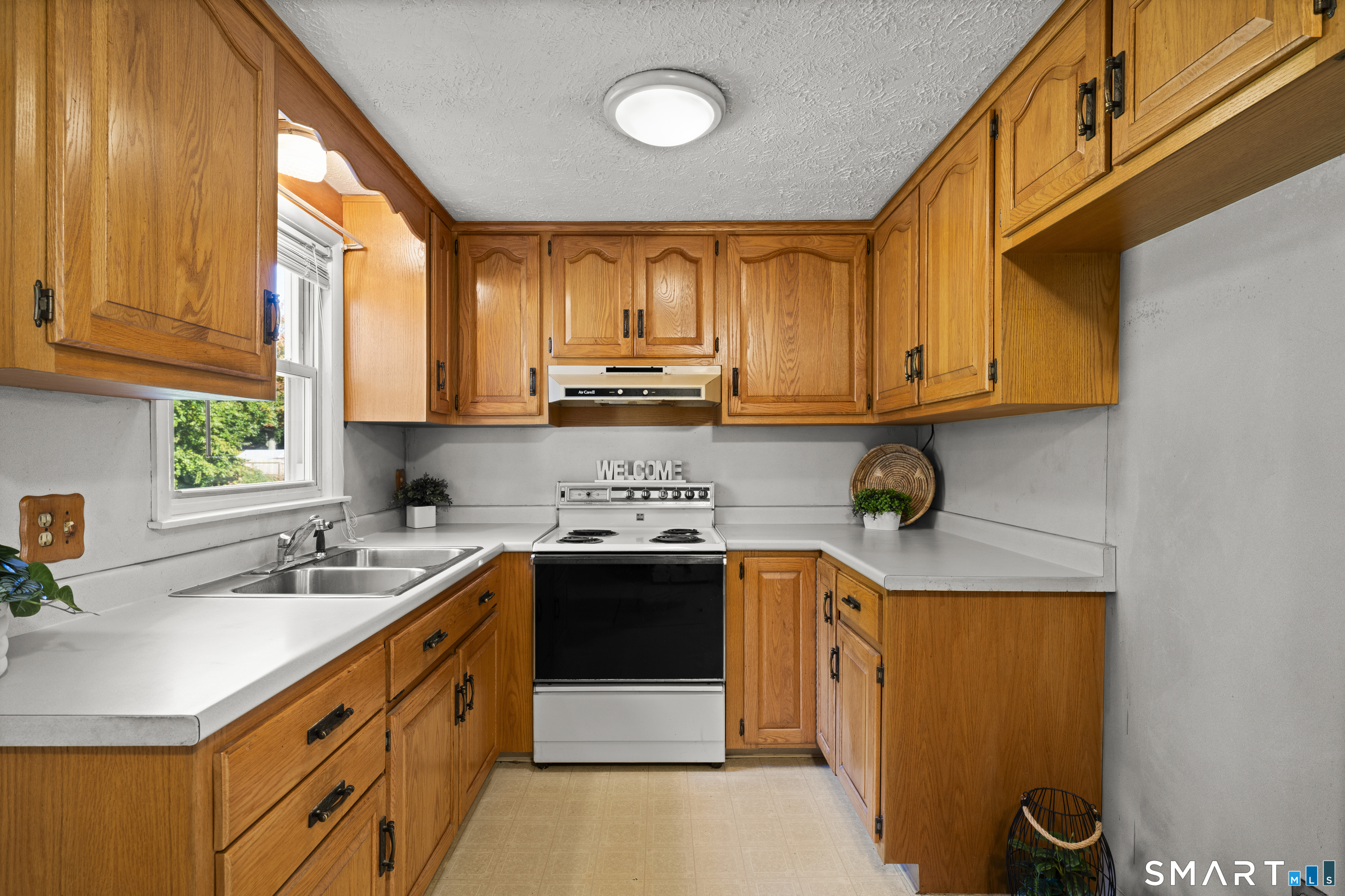 128 Bel Aire Circle Windsor Locks CT 06096