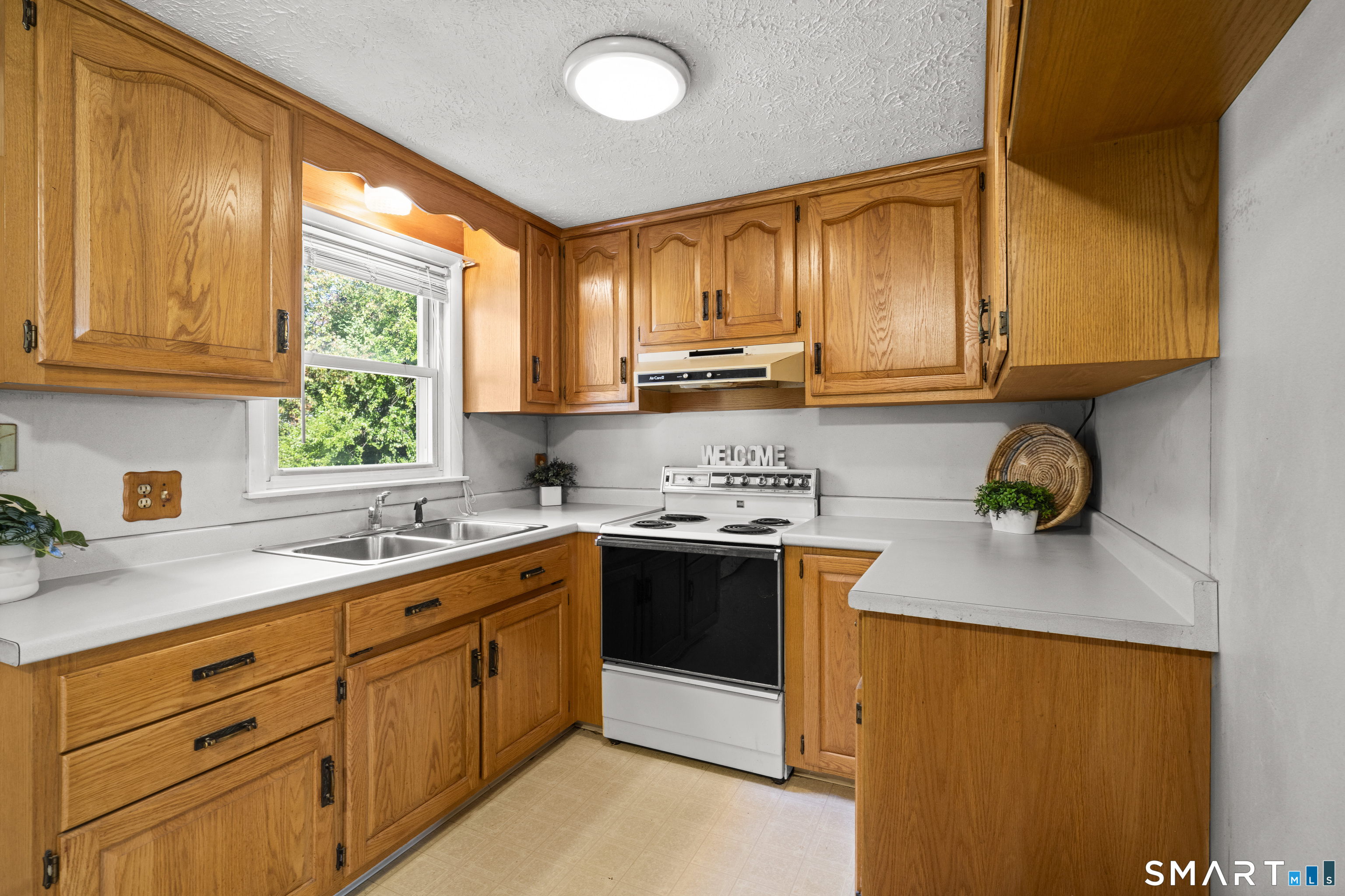 128 Bel Aire Circle Windsor Locks CT 06096