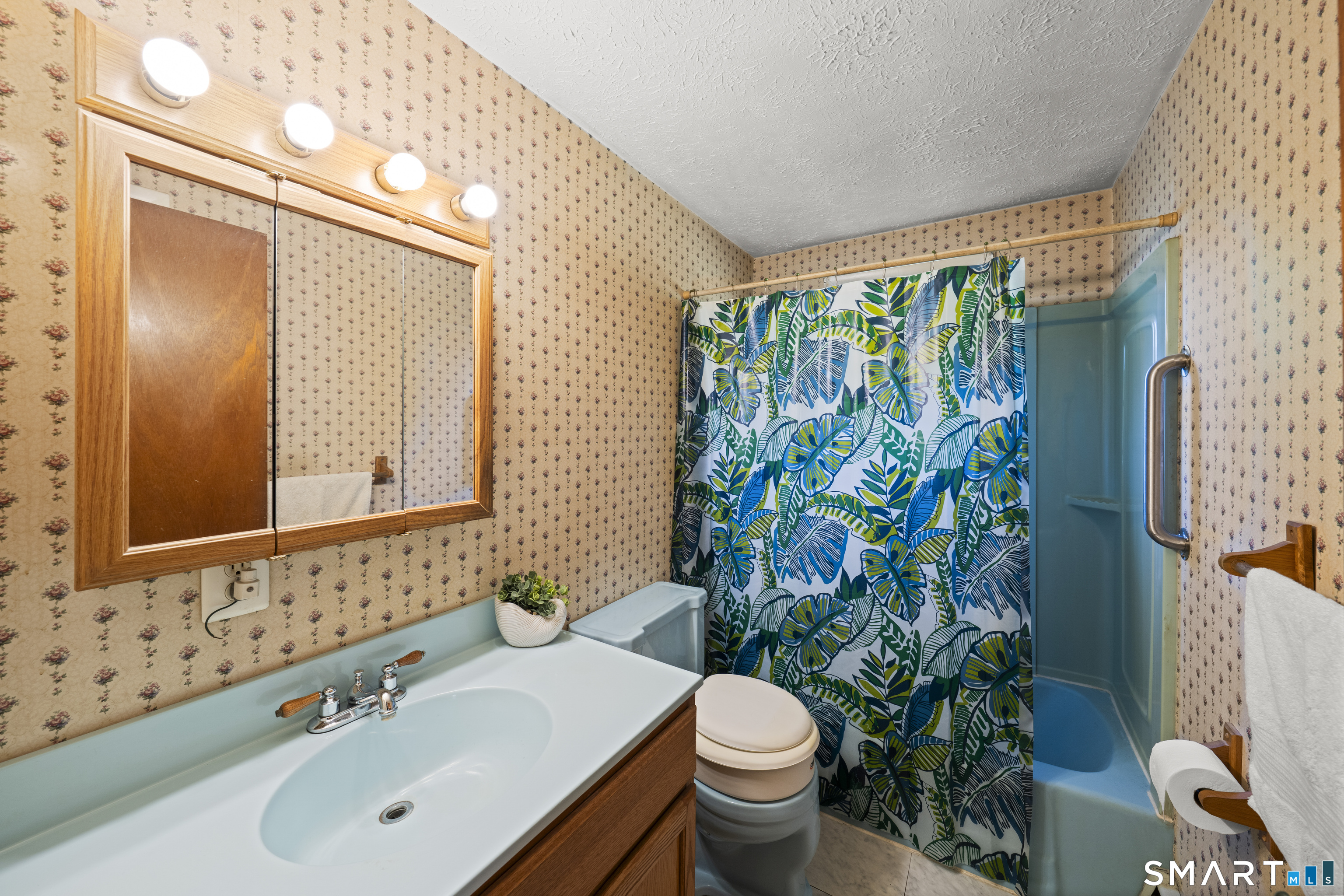128 Bel Aire Circle Windsor Locks CT 06096
