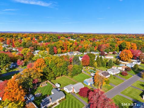128 Bel Aire Circle Windsor Locks CT 06096