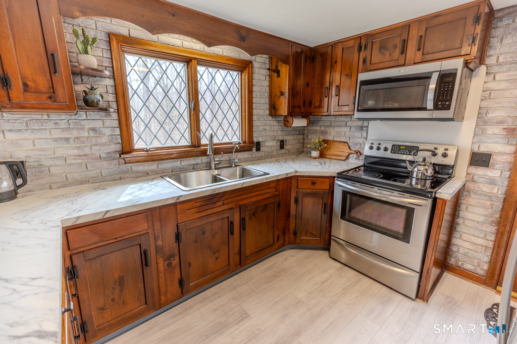 113 West High Street East Hampton CT 06424