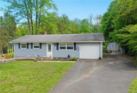 17 Greenbriar Lane Newtown CT 06470