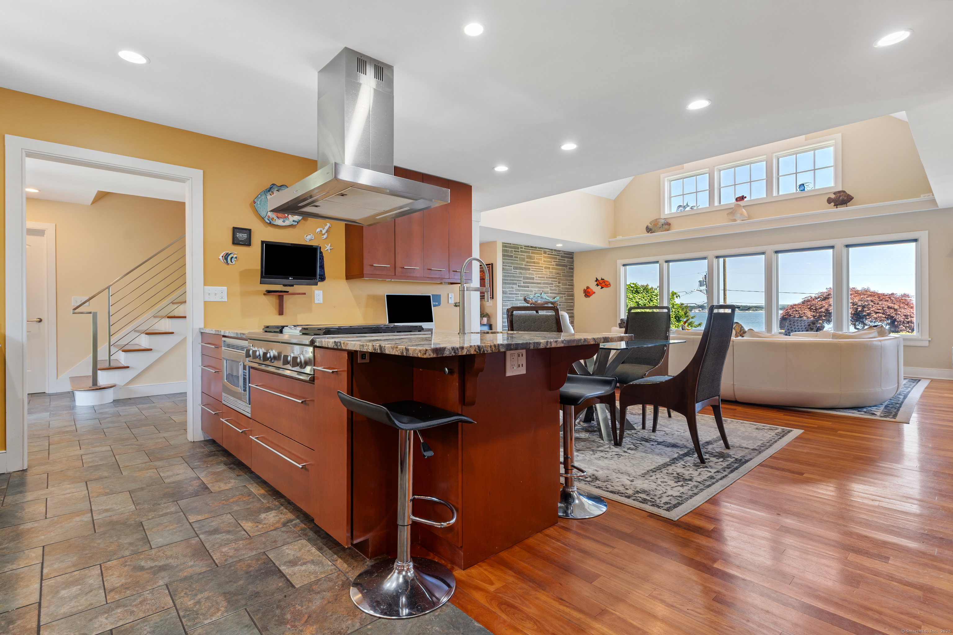 993 Pequot Avenue New London CT 06320