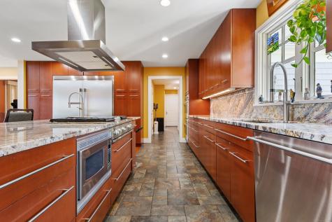 993 Pequot Avenue New London CT 06320