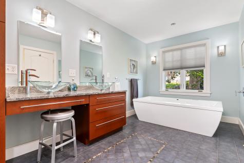 993 Pequot Avenue New London CT 06320