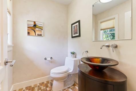 993 Pequot Avenue New London CT 06320