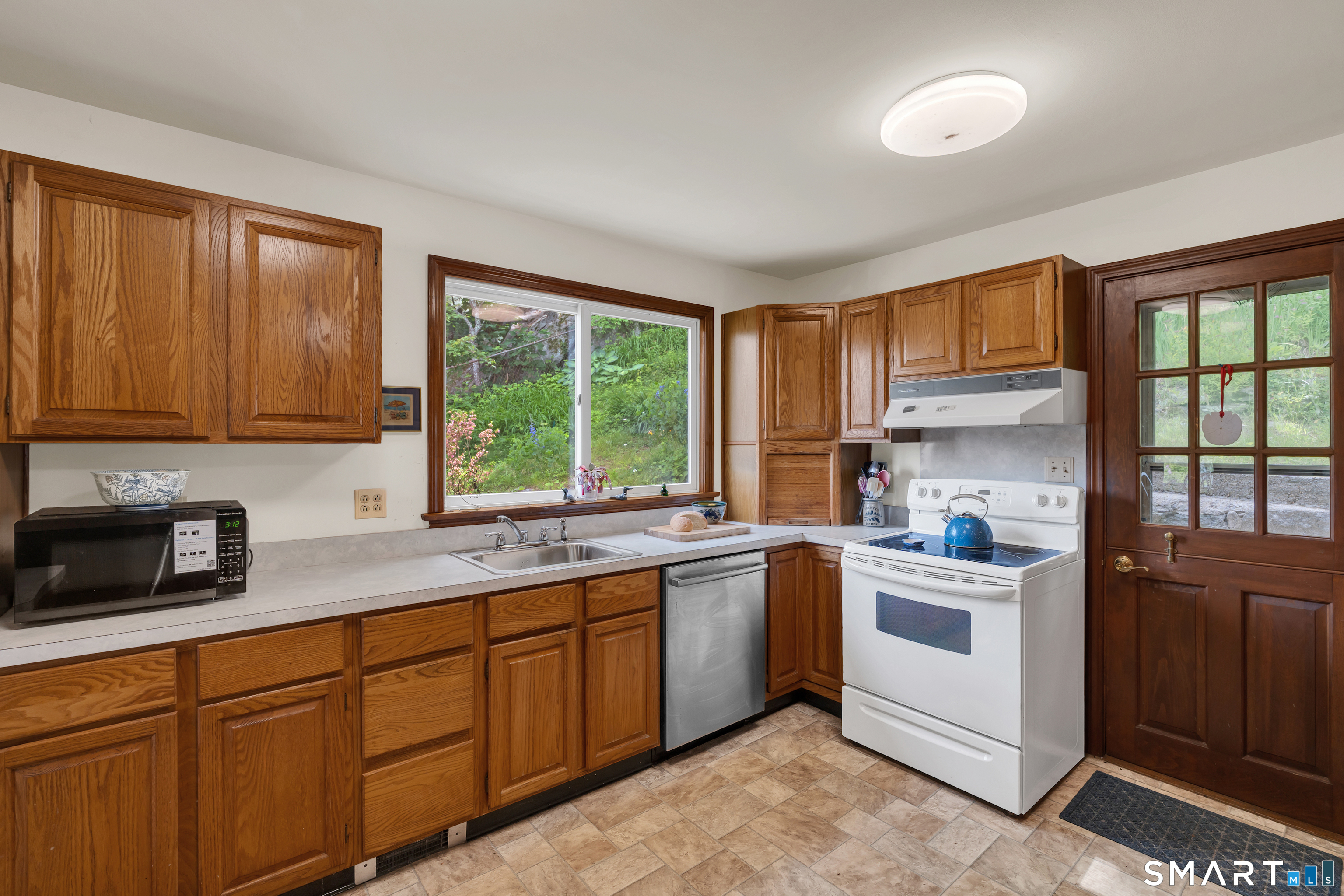 16 Ledge Road East Lyme CT 06357