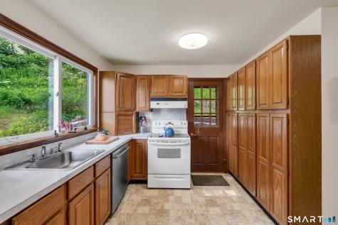 16 Ledge Road East Lyme CT 06357