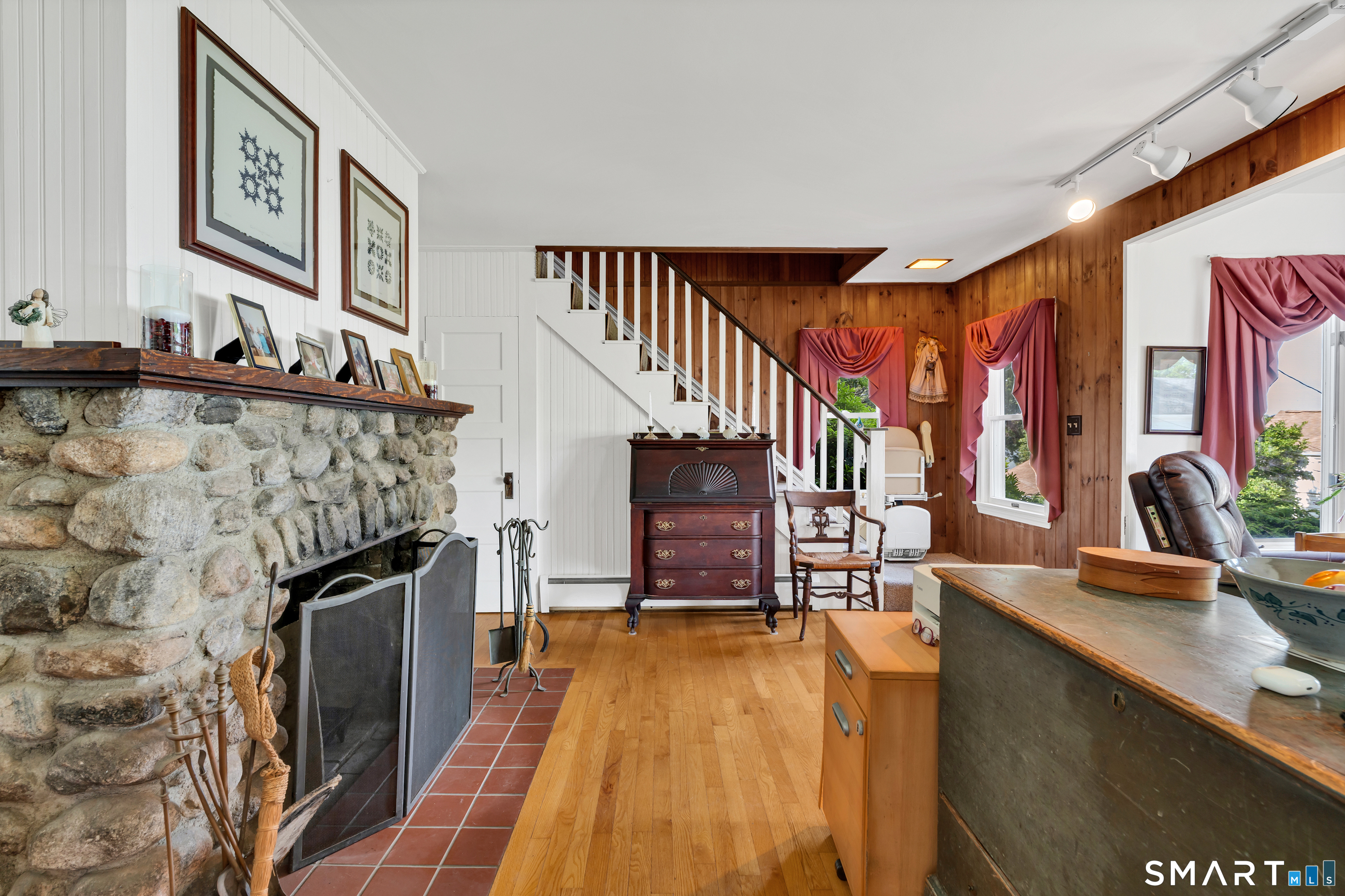 16 Ledge Road East Lyme CT 06357