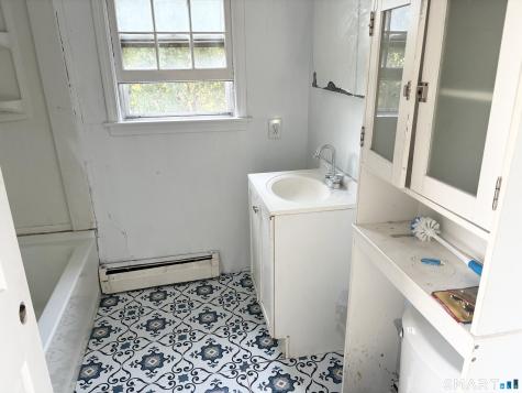 369 Bidwell Street Manchester CT 06040