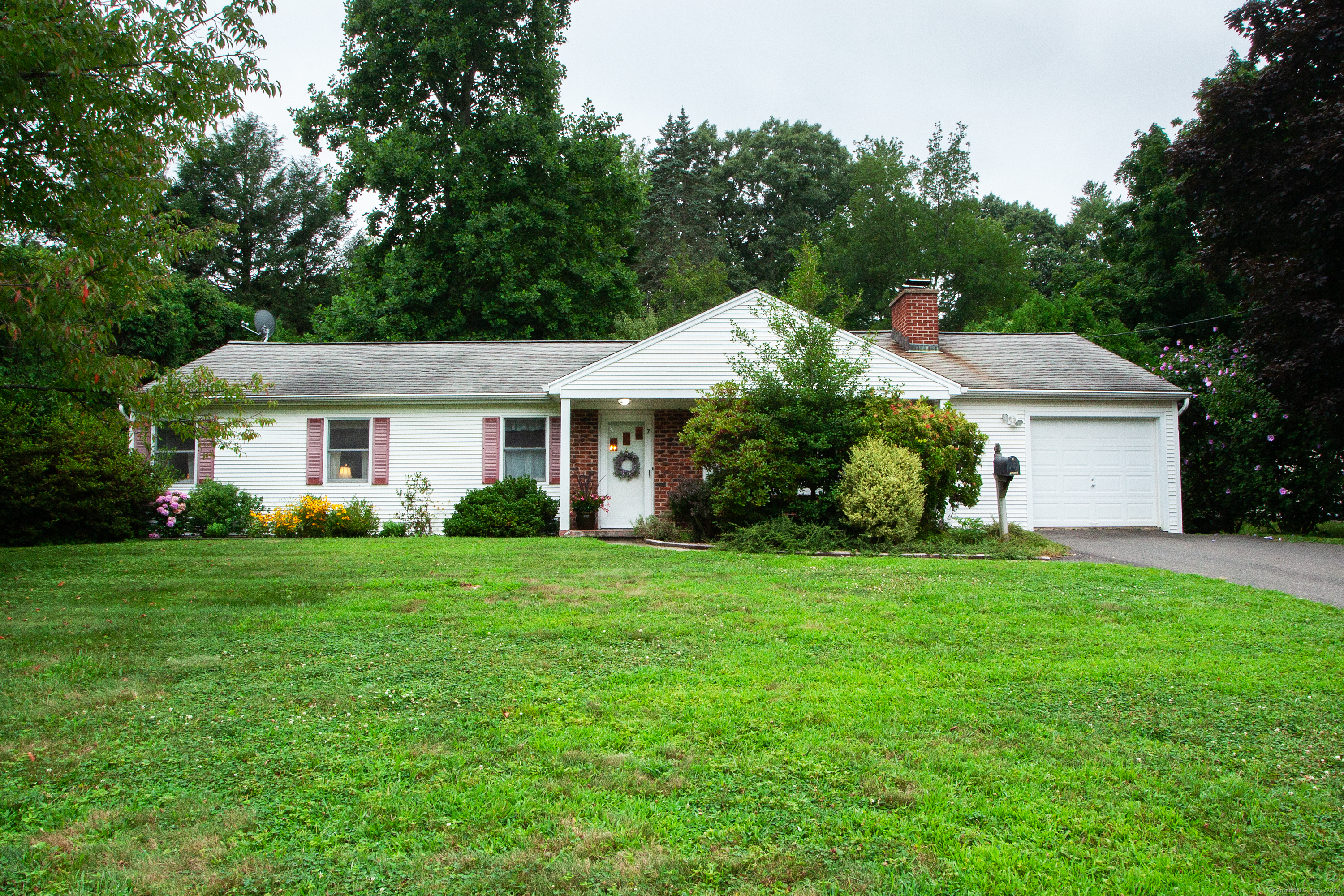 7 Meadow Farms Road West Hartford CT 06107
