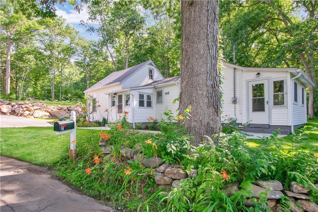 7 Old Coach Road East Hampton CT 06424