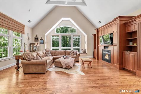 15 Hemlock Hollow Road Woodbridge CT 06525