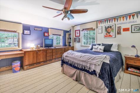 15 Hemlock Hollow Road Woodbridge CT 06525