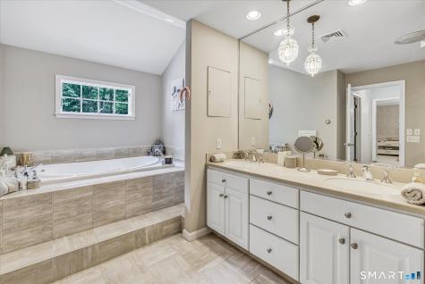 15 Hemlock Hollow Road Woodbridge CT 06525