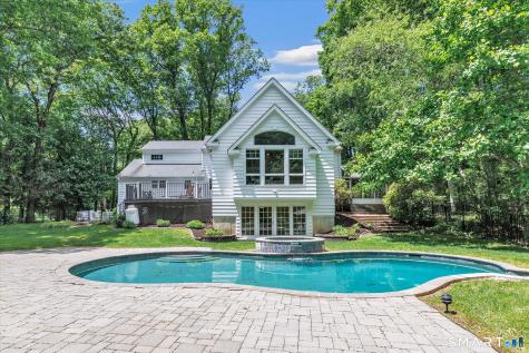 15 Hemlock Hollow Road Woodbridge CT 06525
