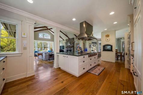 880 Boston Post Road Madison CT 06443