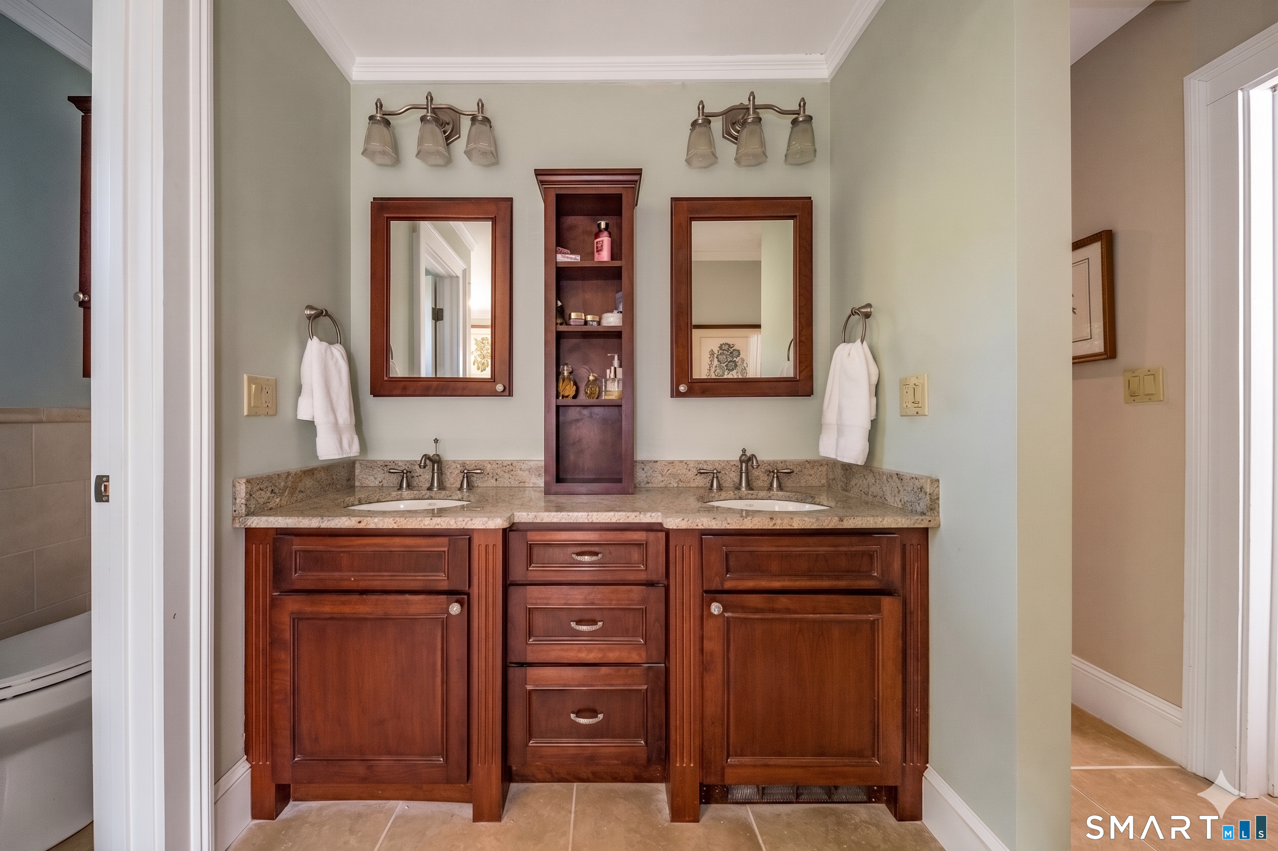 880 Boston Post Road Madison CT 06443