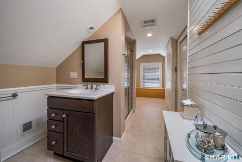880 Boston Post Road Madison CT 06443