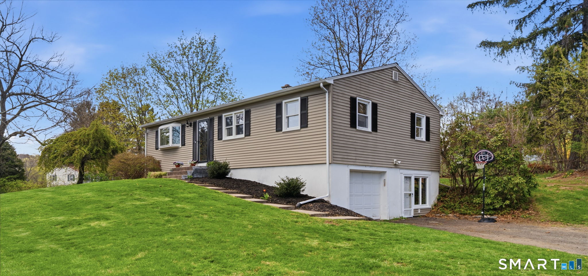 35 Apple Tree Lane Wallingford CT 06492