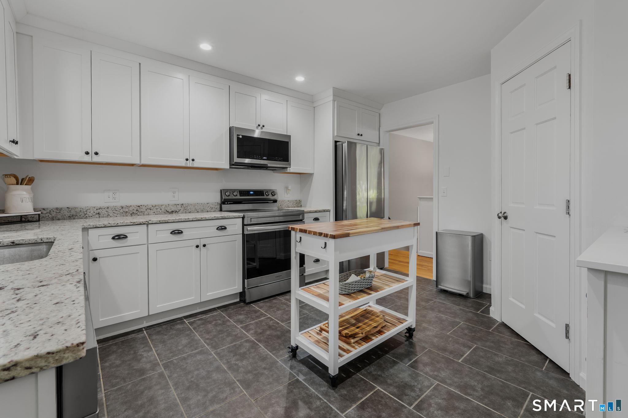 53 Lovers Lane East Lyme CT 06333
