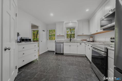 53 Lovers Lane East Lyme CT 06333