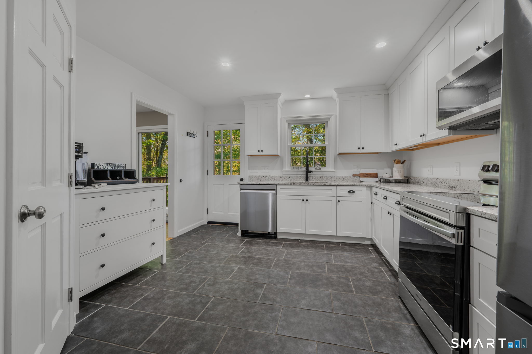 53 Lovers Lane East Lyme CT 06333