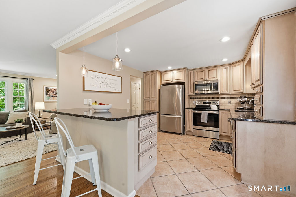 208 Chimney Sweep Hill Road Glastonbury CT 06033