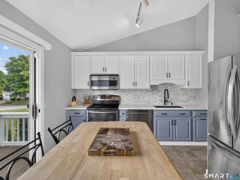 25 Penny Lane New London CT 06320