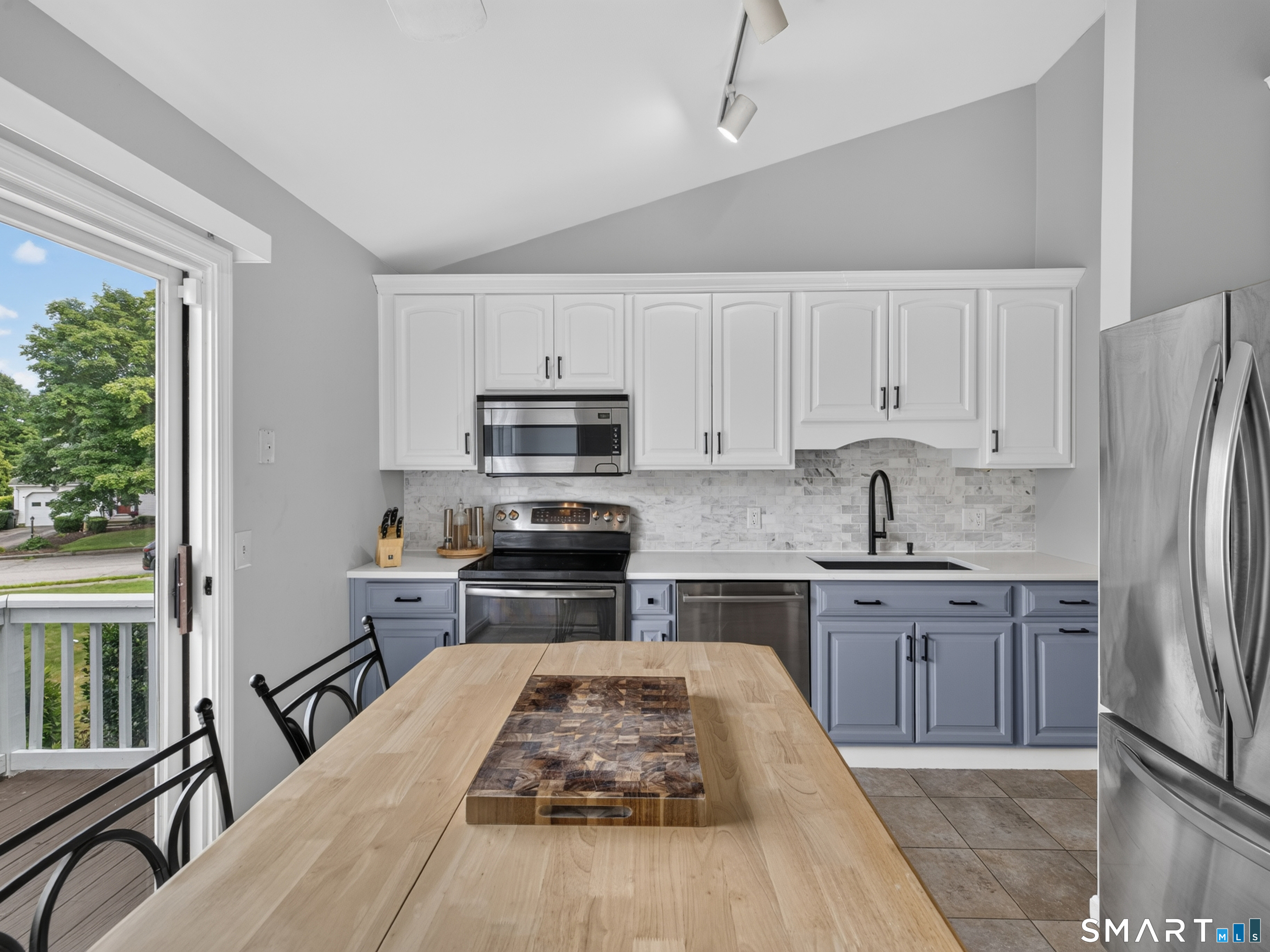 25 Penny Lane New London CT 06320
