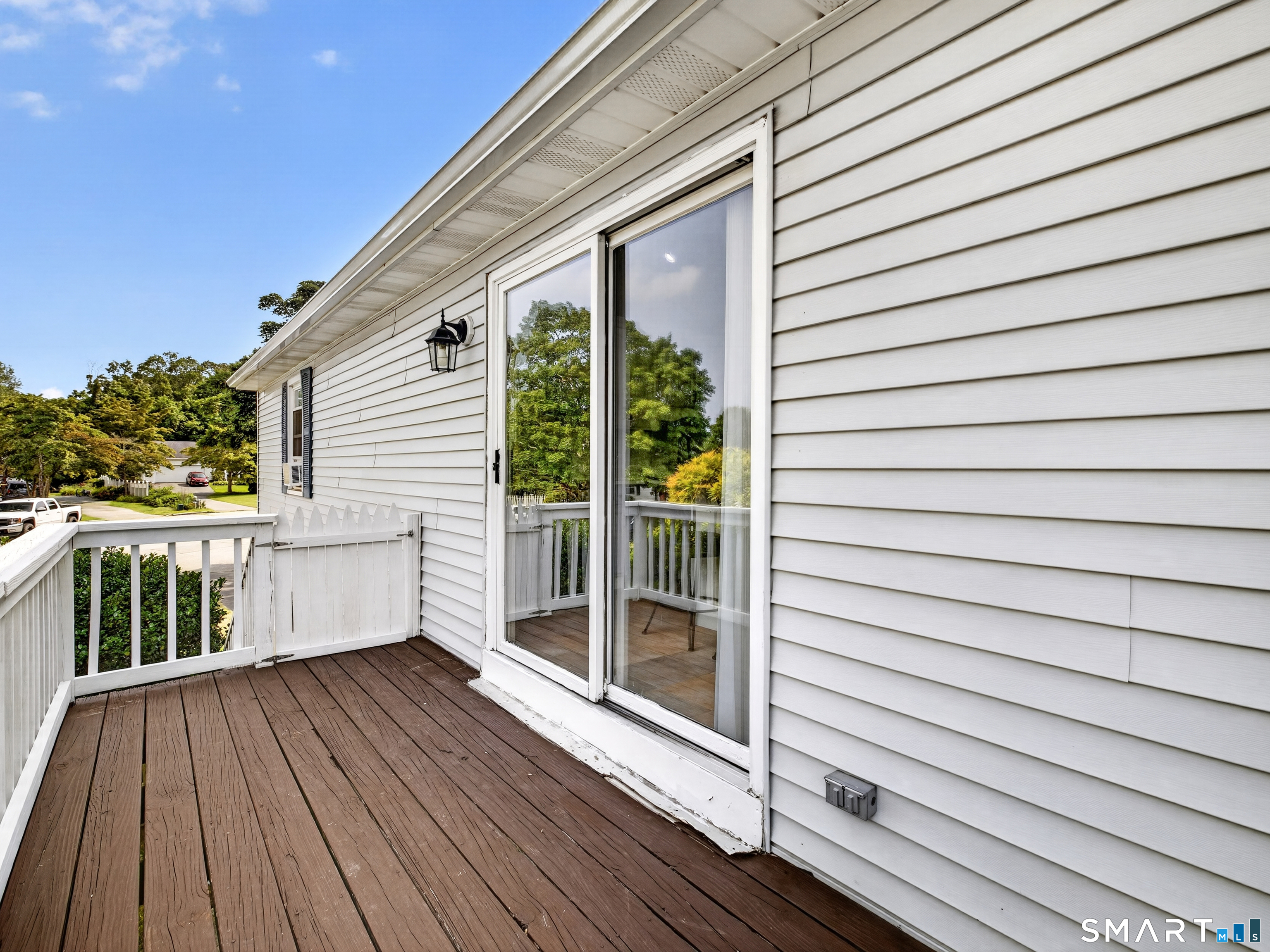 25 Penny Lane New London CT 06320