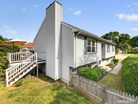 25 Penny Lane New London CT 06320