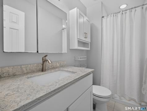 25 Penny Lane New London CT 06320