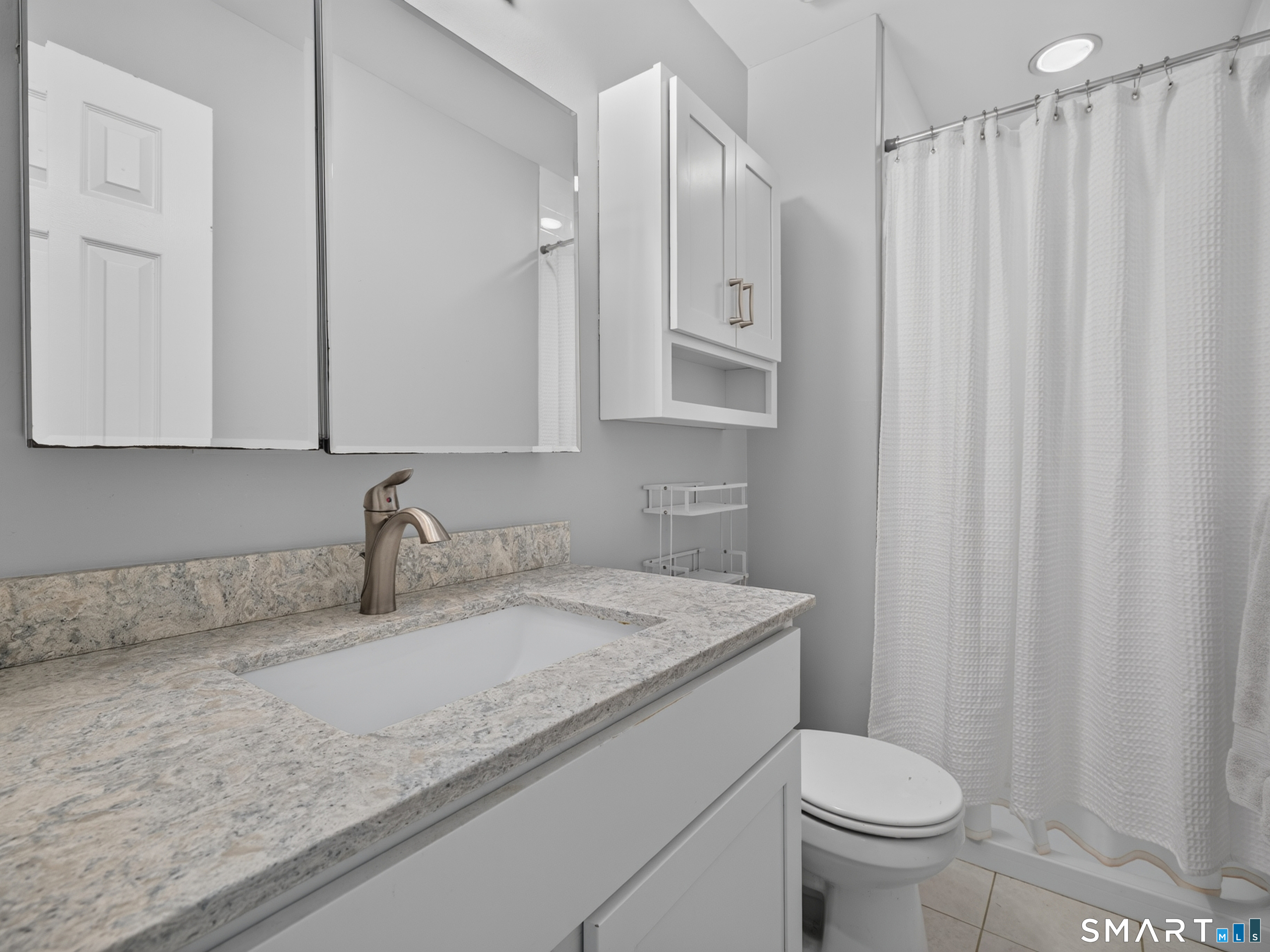 25 Penny Lane New London CT 06320