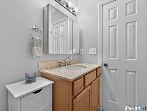 25 Penny Lane New London CT 06320