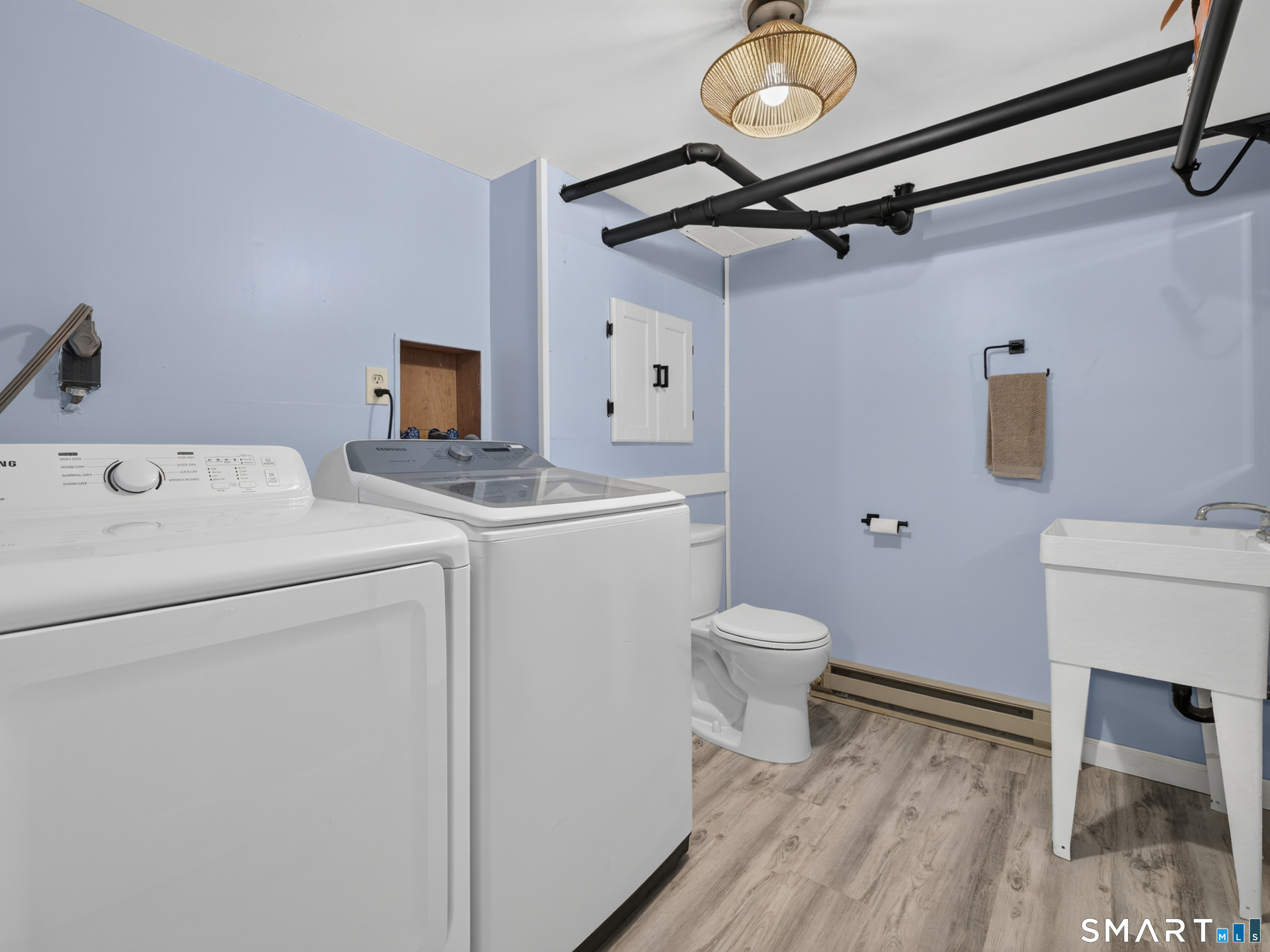 25 Penny Lane New London CT 06320