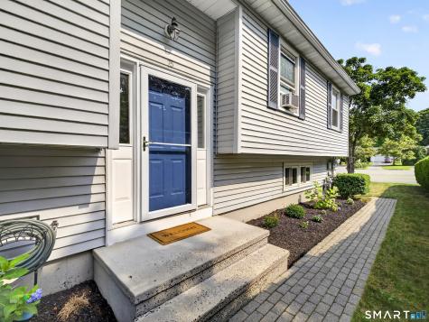 25 Penny Lane New London CT 06320