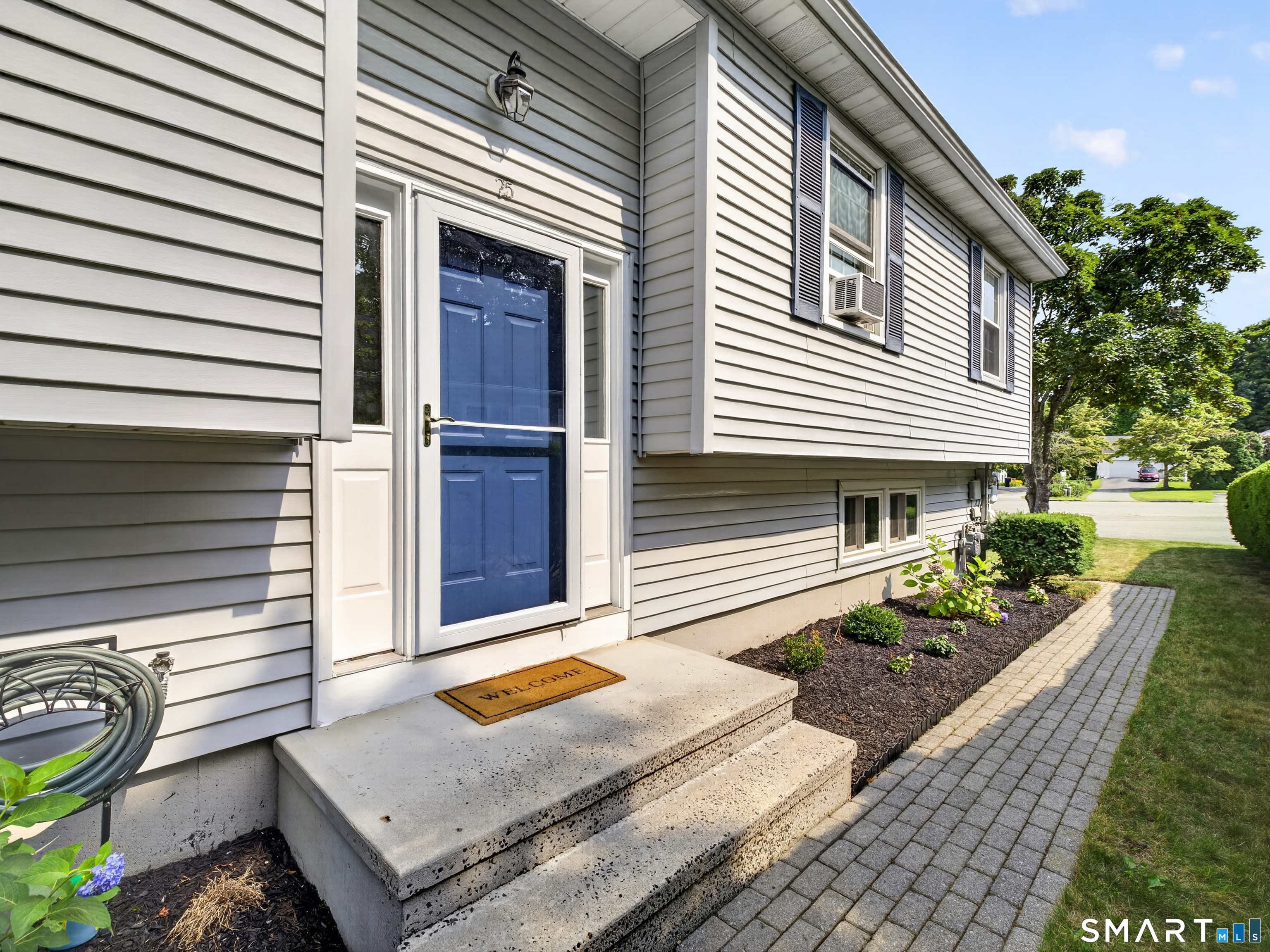 25 Penny Lane New London CT 06320