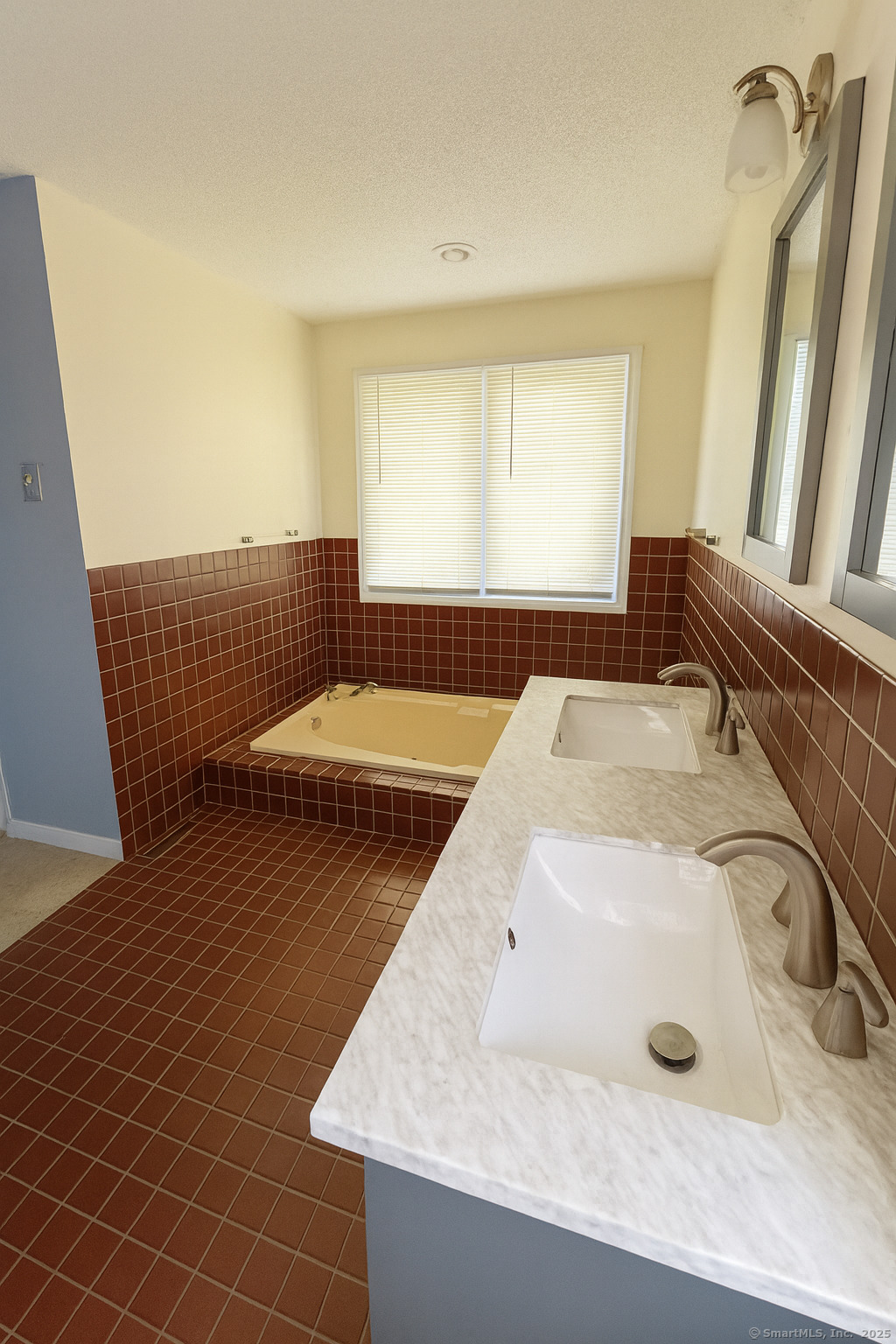 1 Deanne Lynn Circle Windsor CT 06095