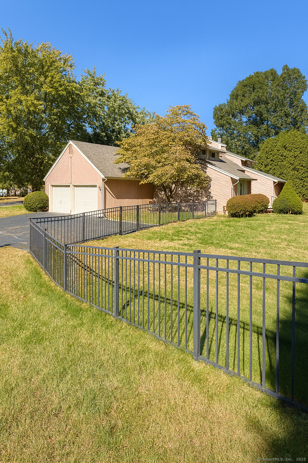 1 Deanne Lynn Circle Windsor CT 06095