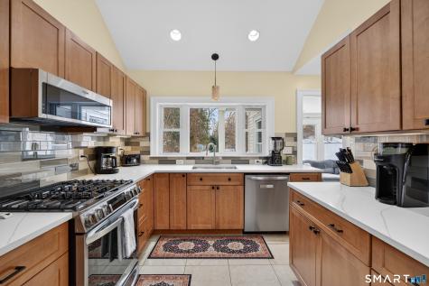 137 South Montowese Street Branford CT 06405