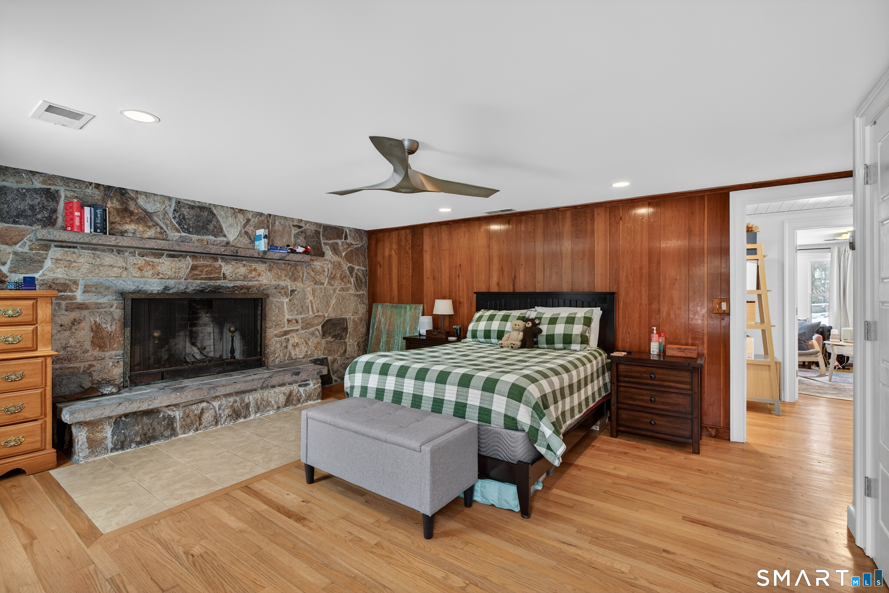 137 South Montowese Street Branford CT 06405