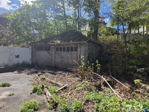 84 Nottingham Terrace Waterbury CT 06704