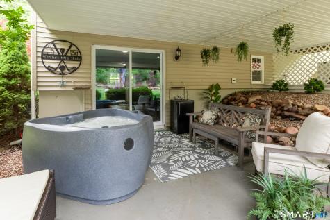 20 Stacy Court Cheshire CT 06410